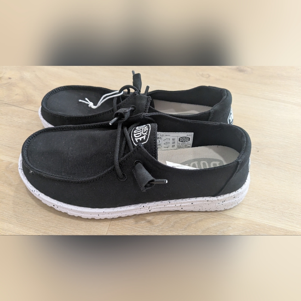 Hey Dude Youth Shoes Black Sz 5 Big Boy NWOT